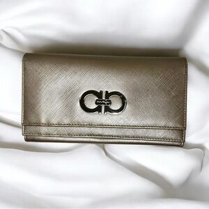 🤍STUNNING Ferragamo Double Flap Long Wallet